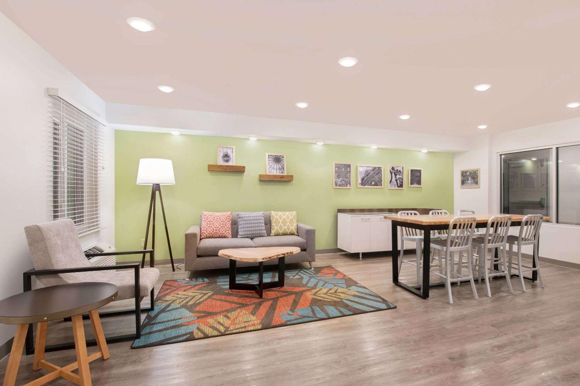 Woodspring Suites Savannah Пулер Экстерьер фото